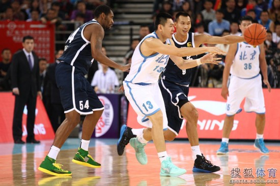 老馬32+8力壓阿聯(lián)29+11 北京揭幕戰(zhàn)14分勝?gòu)V東