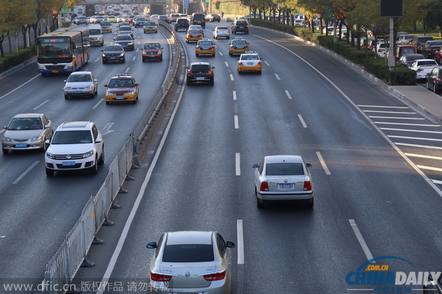 北京今起實(shí)施機(jī)動車單雙號限行措施