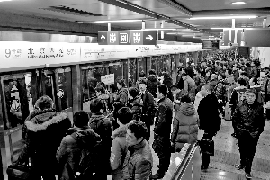 北京公共交通調(diào)價首日大考：公交今增6000車次