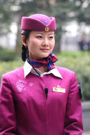 美女列車長走紅網(wǎng)絡(luò) 帥哥“粉絲”獻(xiàn)花（圖）