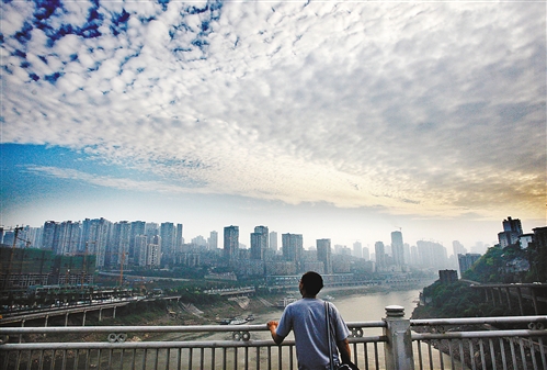 “剛蘇醒的重慶，天空好美”