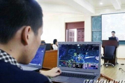 重慶一高校開設(shè)DOTA課 家長(zhǎng)稱上課后孩子變開朗