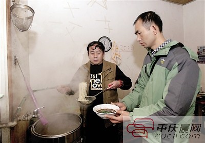 數(shù)萬人學(xué)重慶小面培訓(xùn)高達(dá)幾萬 標(biāo)準(zhǔn)正起草成方便面?