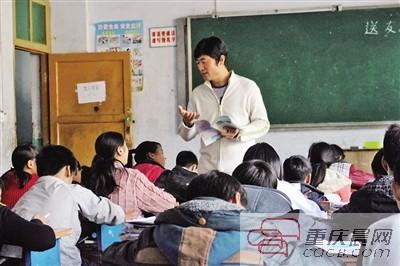 重慶男生為讓妹妹念書瞞著親人打工養(yǎng)家 晚7年上大學