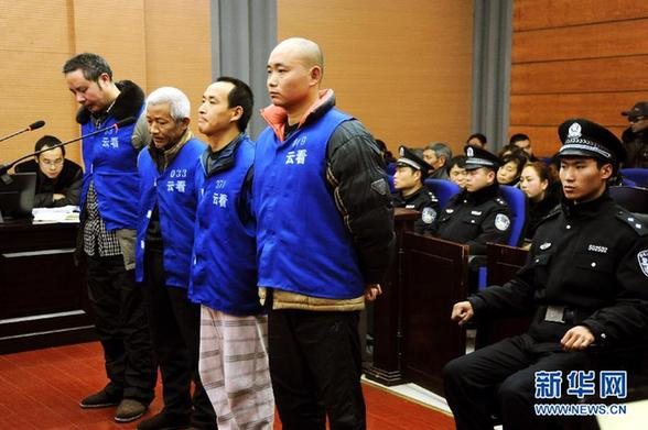 四名盜賣三峽庫(kù)區(qū)珍貴文物被告人在重慶云陽(yáng)出庭受審