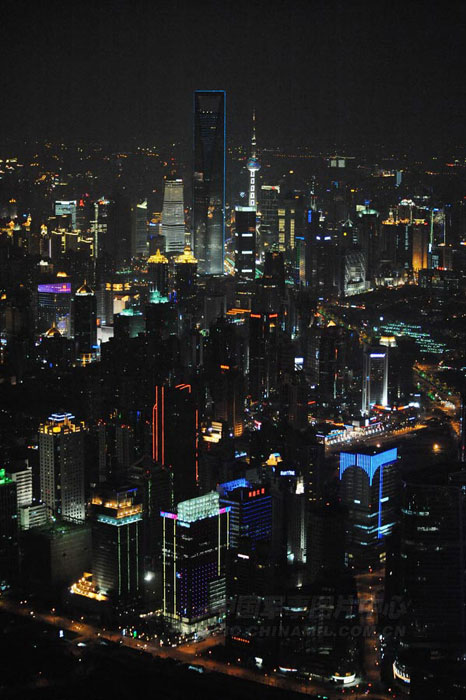 世博會(huì)開(kāi)幕在即 空中體驗(yàn)夜上海