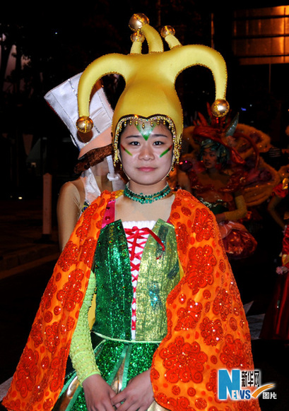 世博會巡游彩車進(jìn)行最后一次帶妝彩排