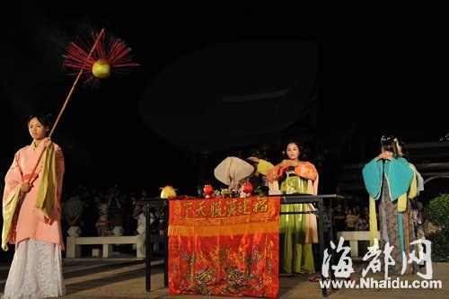 三坊七巷舉行中秋祭月活動(dòng) 福州話誦古詩(shī)(圖)