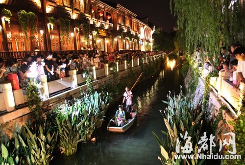 三坊七巷舉行中秋祭月活動(dòng) 福州話誦古詩(shī)(圖)