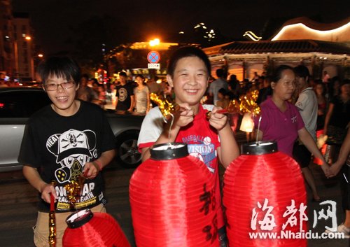 三坊七巷舉行中秋祭月活動(dòng) 福州話誦古詩(shī)(圖)