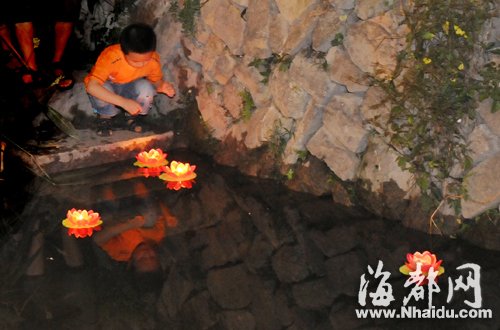 三坊七巷舉行中秋祭月活動(dòng) 福州話誦古詩(shī)(圖)