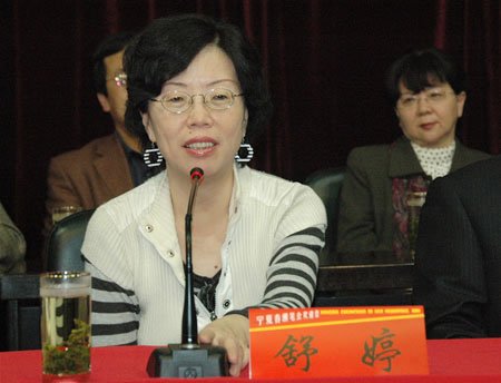 詩(shī)人舒婷：故鄉(xiāng)鼓浪嶼已滿街油膩 想搬離但沒(méi)錢(qián)