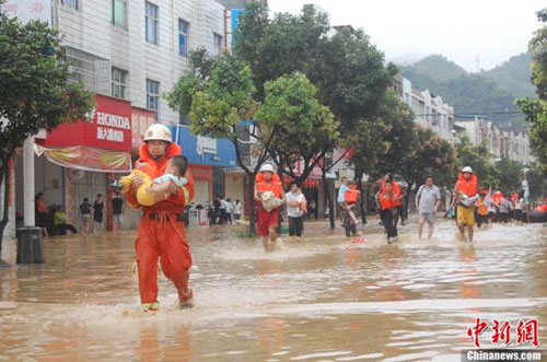 福建暴雨持續(xù) 逾10萬(wàn)人受災(zāi)直接經(jīng)濟(jì)損失1.3億