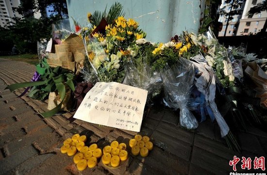 廈門市民前往事發(fā)地自發(fā)哀悼 8學(xué)生仍失蹤