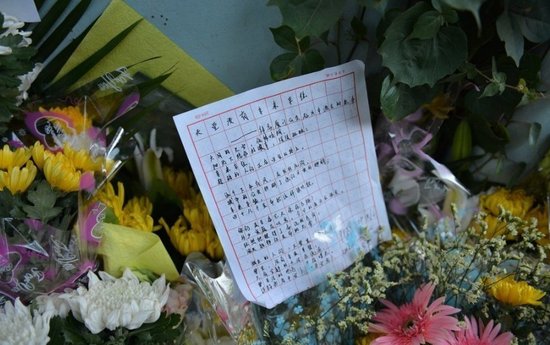 廈門市民前往事發(fā)地自發(fā)哀悼 8學(xué)生仍失蹤