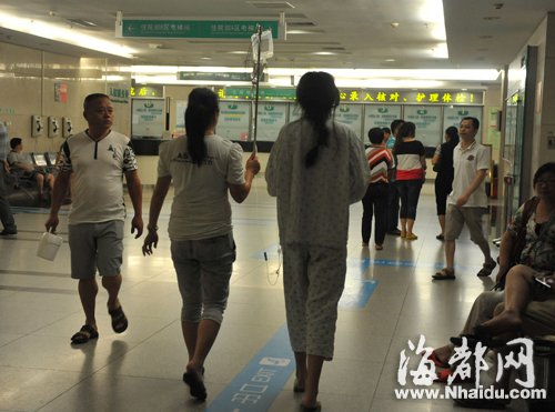 福州13家醫(yī)院試點護理員替代護工 其明碼標(biāo)價