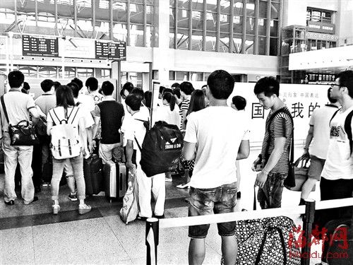 福州火車南站安檢員集體離崗數(shù)小時(shí) 相關(guān)部門稱原因仍在調(diào)查