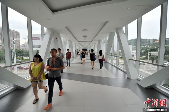 廈門首座帶空調(diào)人行天橋啟用 斥資1500萬元