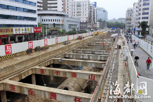 國家文物局專家關(guān)注屏山站發(fā)掘 實(shí)地踏勘