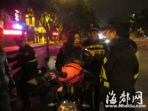 “女漢子”江西騎摩來(lái)福州聚會(huì) 闖禁行被查