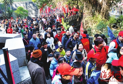 元旦萬人登鼓山 2014年全國新年群眾登高活動三地同時鳴槍