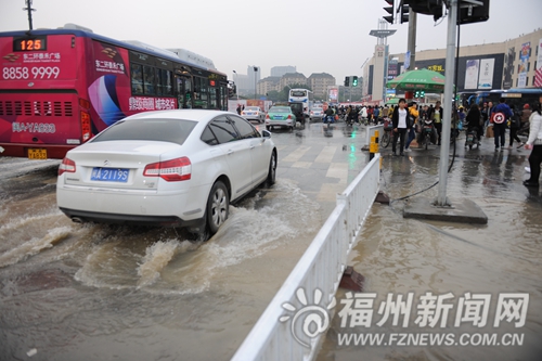 寶龍附近又爆管大水噴了數小時 施工方:水管老化