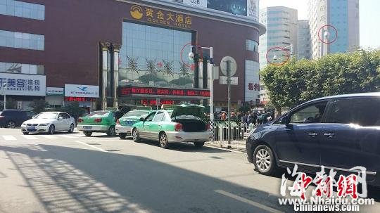 福州火車(chē)站周邊亂象追蹤：高清探頭下黑出租依舊