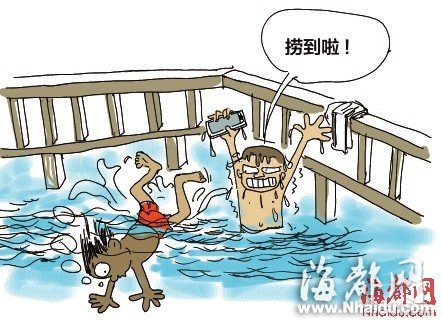 福州：為了撈回Phone5s手機(jī) 兩名壯漢跳西湖