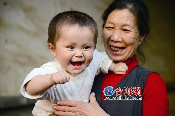 “奇跡寶寶”趙平安一周歲 后續(xù)可能還要做手術(shù)