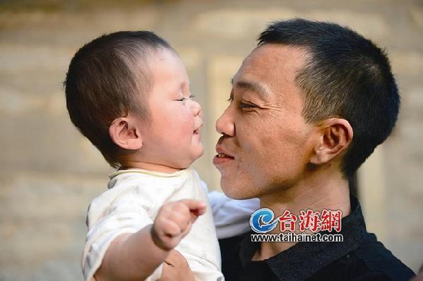 “奇跡寶寶”趙平安一周歲 后續(xù)可能還要做手術(shù)