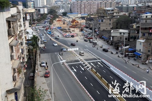 指示牌不完善 驅(qū)車往福州火車站北廣場仍有不便