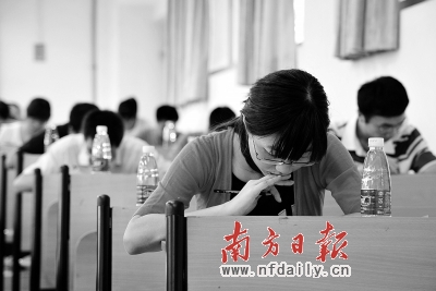 廣州從工農(nóng)中選拔公務(wù)員昨進(jìn)行 7714人爭33職