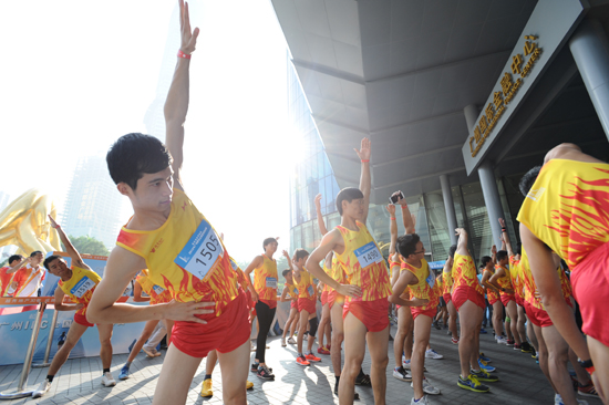 13分54秒！奧運(yùn)選手勇奪廣州IFC登高賽冠軍