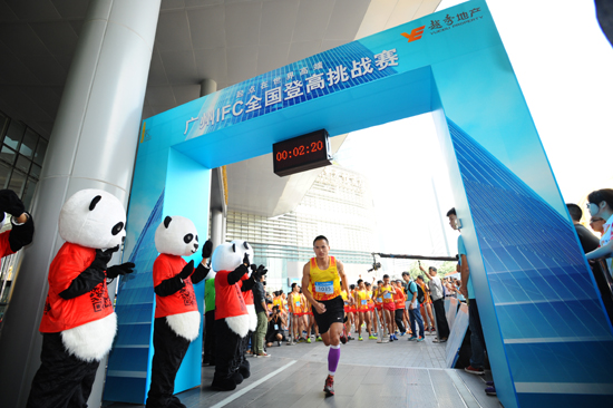 13分54秒！奧運(yùn)選手勇奪廣州IFC登高賽冠軍