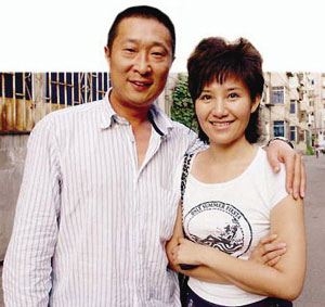 當(dāng)結(jié)婚遭遇“愛(ài)情和面包”難題：裸婚你能接受嗎？