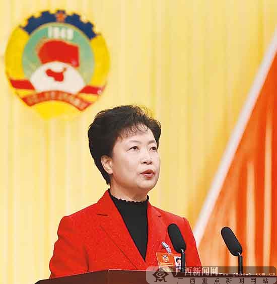 自治區(qū)政協(xié)十一屆三次會(huì)議開(kāi)幕