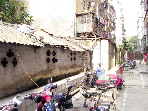 電動(dòng)車再次惹火 34人被困7輛電動(dòng)車燒毀