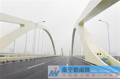 南寧羅文大橋建成通車 機(jī)場第二高速路動工