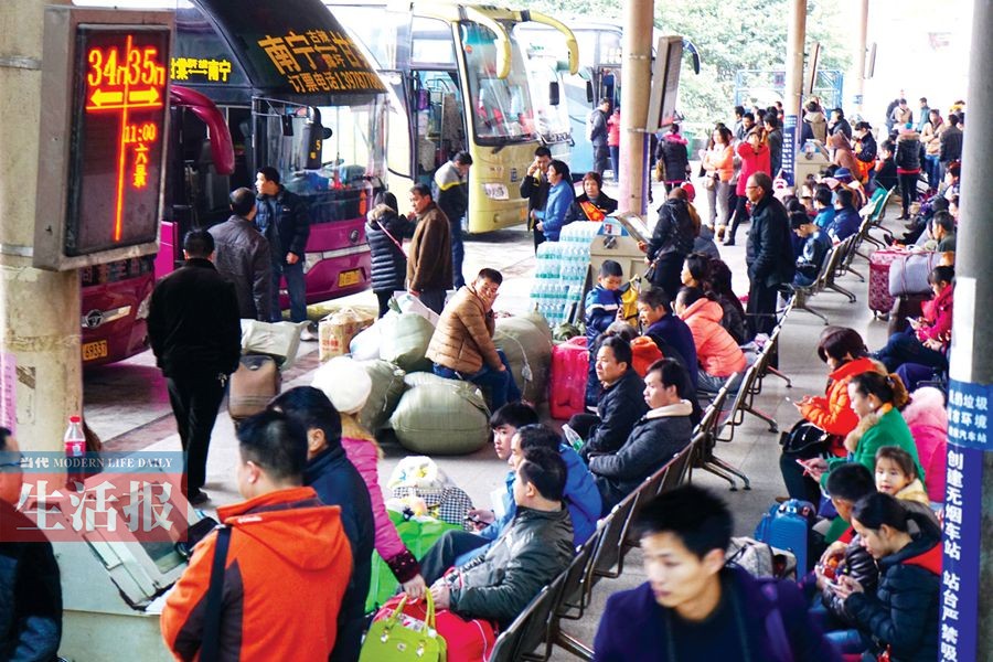 春運(yùn)首日南寧運(yùn)送旅客18萬人 火車東站迎大考