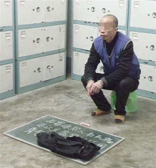 “袋中袋”打掩護(hù)幾秒便得手 一公交扒竊團(tuán)伙被端