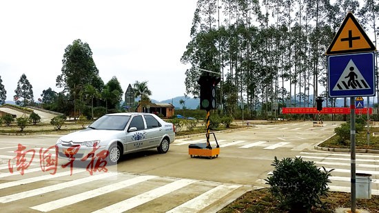 南寧:小車(chē)培訓(xùn)模擬城市道路防止學(xué)員只會(huì)考不會(huì)開(kāi)