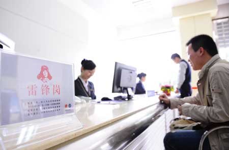全國學雷鋒日即將來臨 南航開設“雷鋒崗”標兵服務站