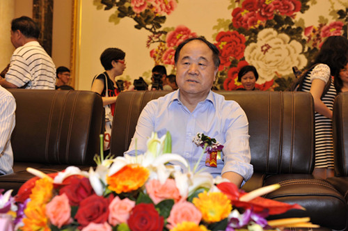 莫言：提高閱讀量，要讓老百姓先讀得起書