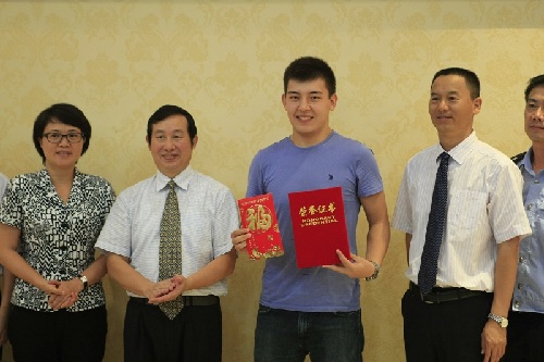 海南大學(xué)哈薩克斯坦籍留學(xué)生魯斯蘭獲“突出貢獻獎”