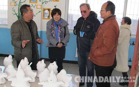 美國(guó)社區(qū)學(xué)院等部門人員到玉田縣職教中心考察