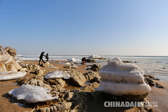 這個(gè)冬天，秦皇島海岸現(xiàn)“冰海”奇觀