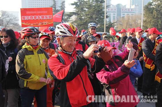 “鮮花送雷鋒，善美在省城”啟動 萬名志愿者參與