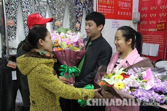 “鮮花送雷鋒，善美在省城”啟動 萬名志愿者參與