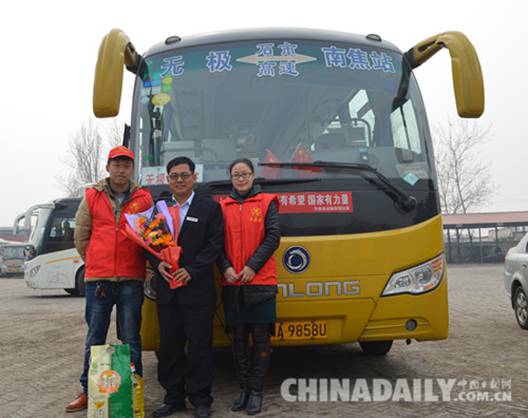 “鮮花送模范、善愛在無極”20名道德模范收到鮮花