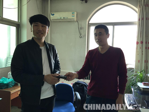 河北中捷基層工作者拾金不昧受表揚(yáng) 精神文明樹榜樣